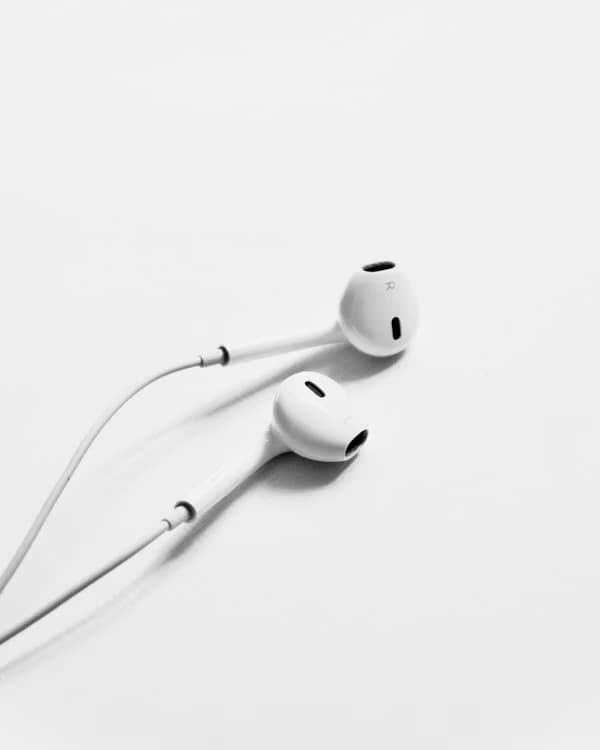 whit earphone myanmar